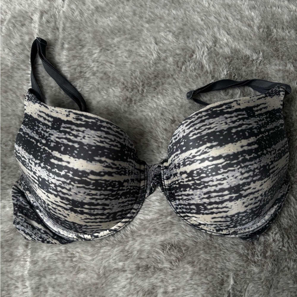 Victoria's Secret Black and Cream Patterned Bra
